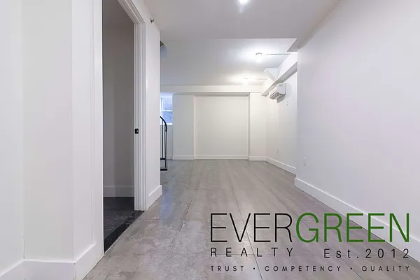 Rented by Evergreen Apartments BK | media 36