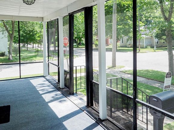 117 E Plainwell St Plainwell-104