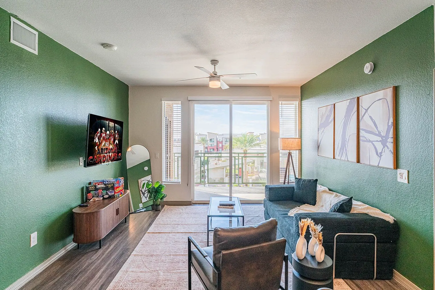 2 bed, 2.0 bath, 1044 sqft, $3,052 — Photo 1