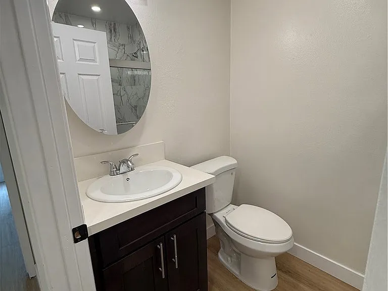 1207 N Columbus Ave #102 — Photo 9