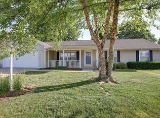 2001 Appletree Dr, Monticello, IL 61856