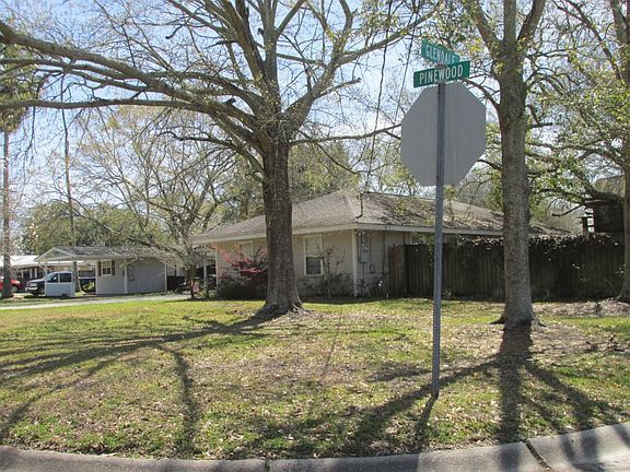 2nd image of 2702 Pinewood Dr