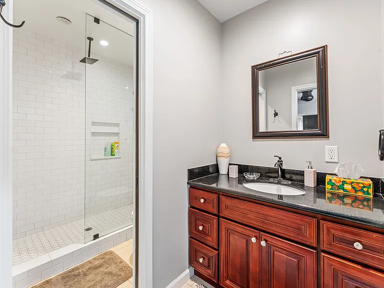 1537 El Prado — Photo 17