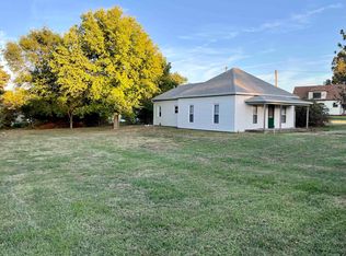 605 N Sycamore St, Pleasanton, NE 68866