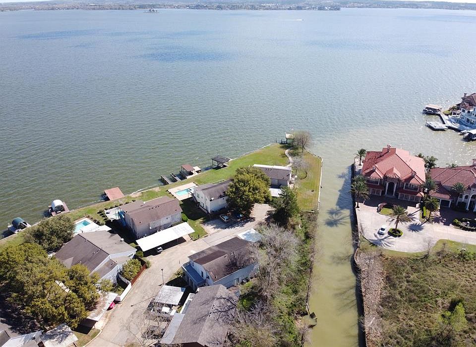 1st image of 82 Lakeview Vlg