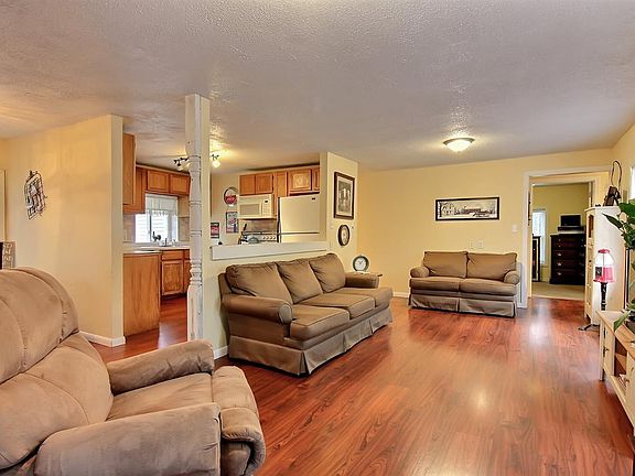 4th image of 2408 Woodward St