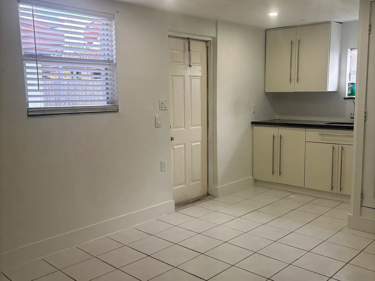 Studio, 276 sqft, $1,600 — Photo 3