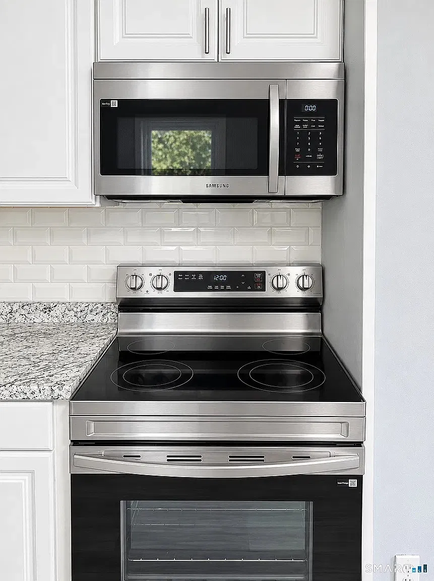 2 bed, $1,900 — Photo 2