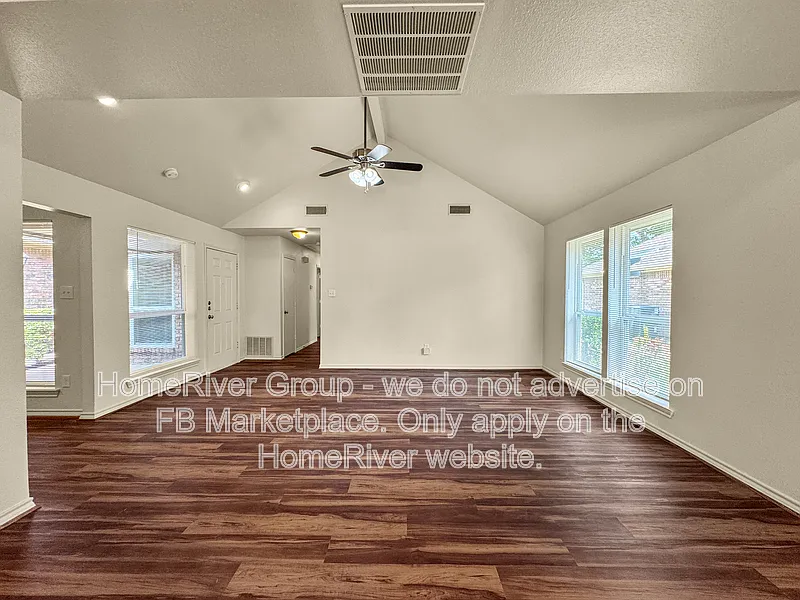 3 bed, 2.0 bath, 1701 sqft, $2,595 — Photo 3