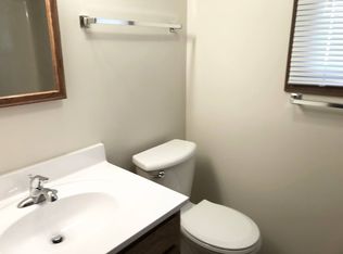 608 S New St #17466259, Springfield, IL 62704