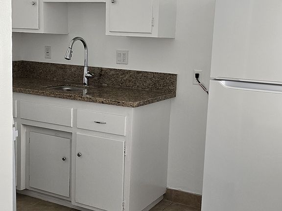 4th image of 217 Seal Beach Blvd