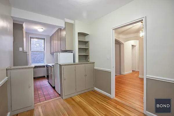 Sold by Bond New York | media 7