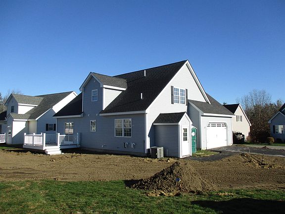 2nd image of 8 Bent Grass Cir