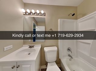 1714 Blue Island Dr, Crystal Lake, IL 60012