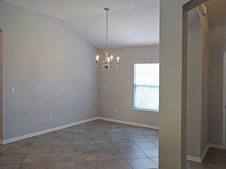 5409 Parkside Lakes Dr — Photo 2