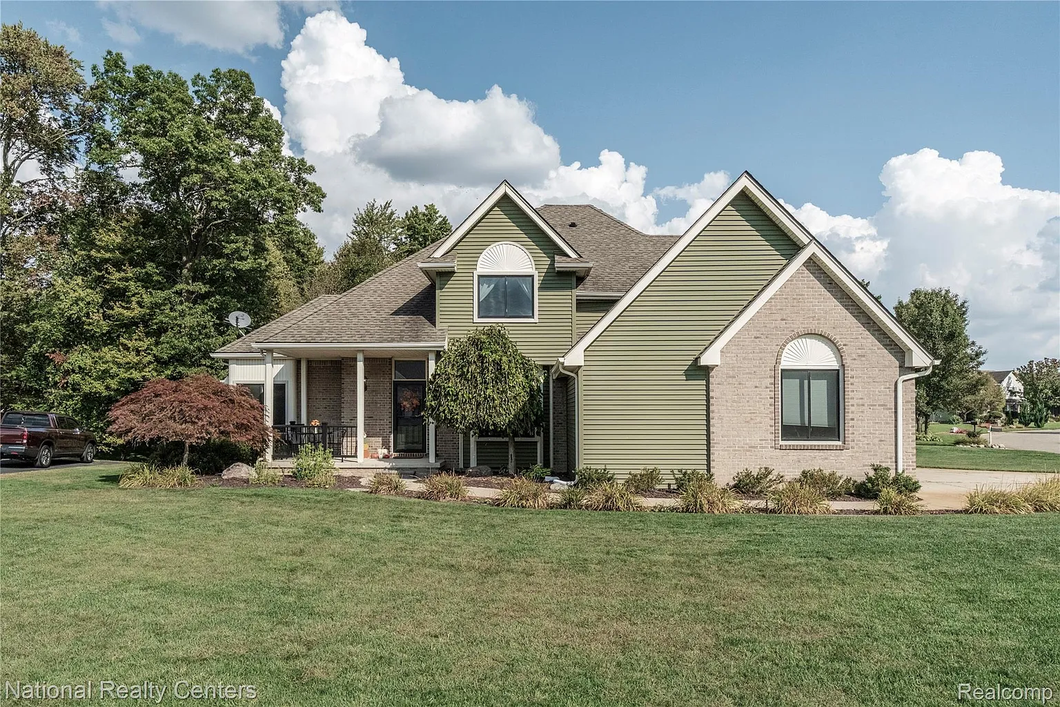 9859 Aylebury Dr photo 1