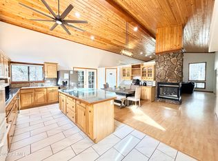 6870 Robbin Ln, Pine, AZ 85544