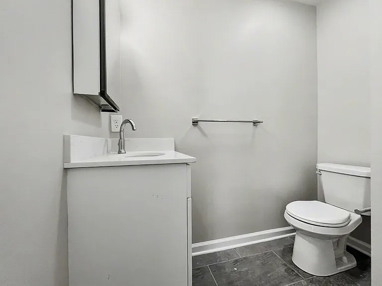 514-536 Crooked Ln — Photo 14