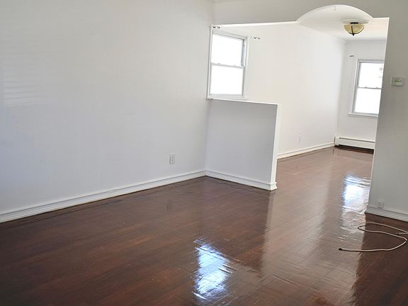 2nd image of 120 Seventeen Inwood St