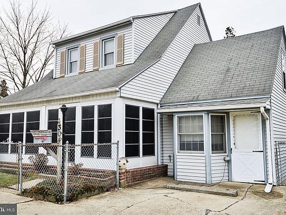 2nd image of 304 N Lake St