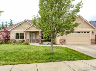 995 Pumpkin Rdg, Eagle Point, OR 97524