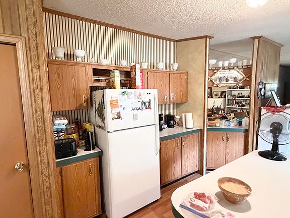 3rd image of 215 Brewer Hill Rd