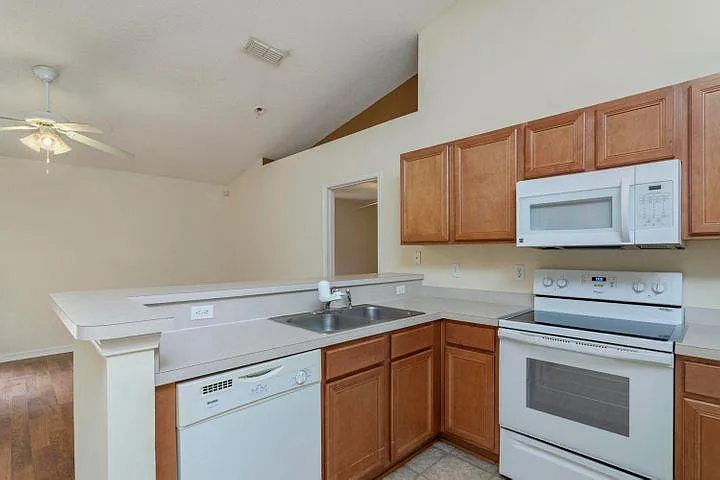 168 Cabana Way — Photo 7