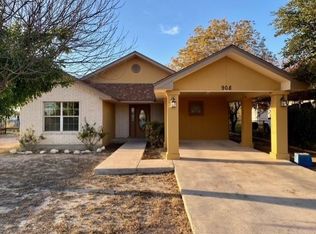 908 E Adobe St, Del Rio, TX 78840