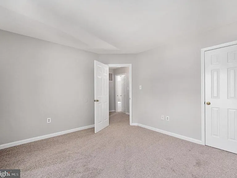 10622 Edinburgh Dr — Photo 4