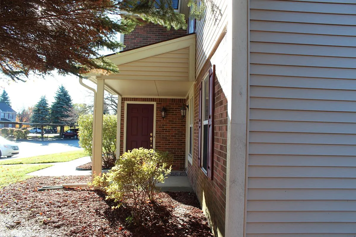 Building Photo - 1629 Emerson Cir