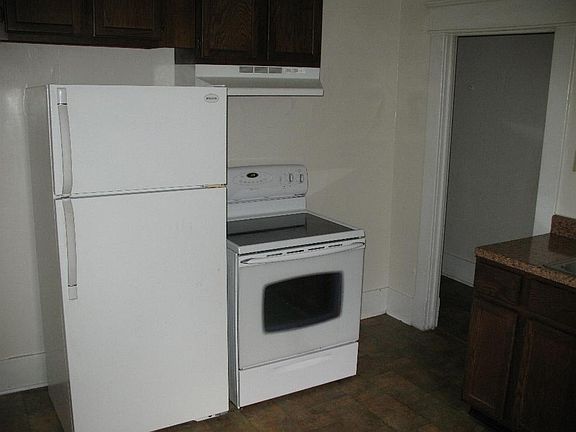2nd image of 329 1/2 E 26th St