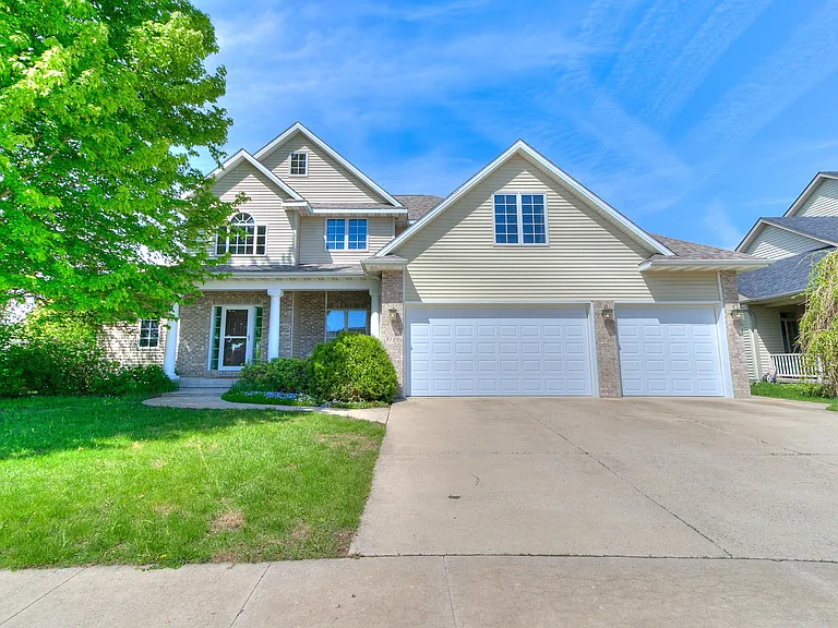 3120 Roxboro Dr — Photo 1