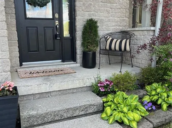 66 Foxborough Dr, Hamilton, ON L9G 4Y8