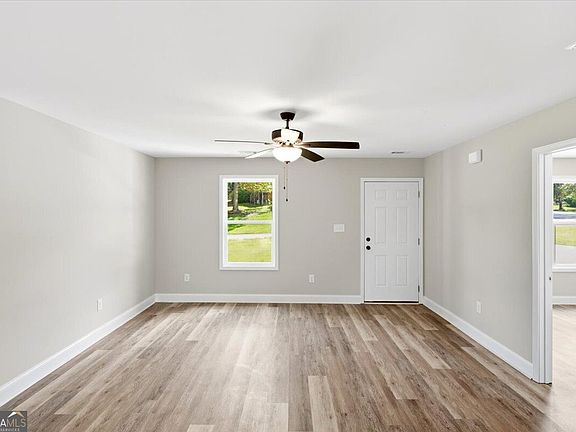 5th image of 400 Woodhaven Rd