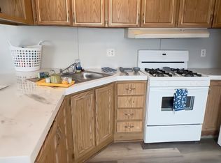 26 Village Ct, Mediapolis, IA 52637