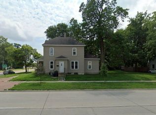 328 E 1st St #1, Waterloo, IA 50703