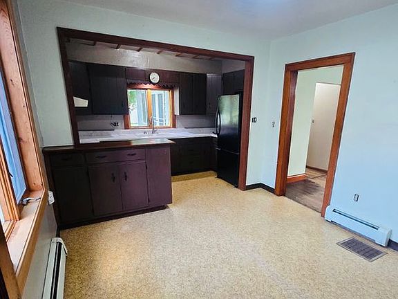 5th image of 530 E 11th St