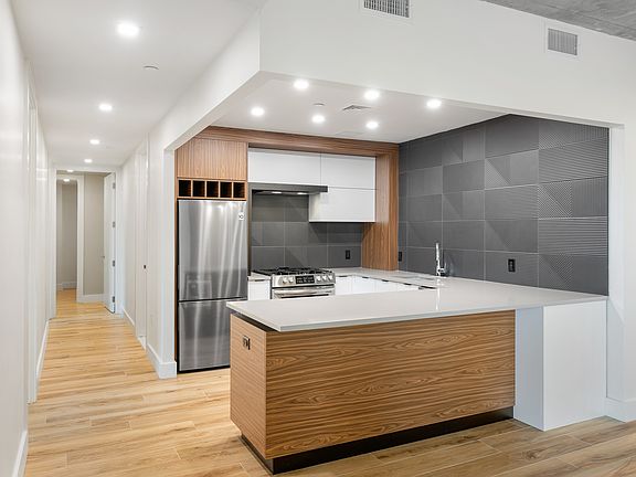 3rd image of 3707 Blackstone Ave #507