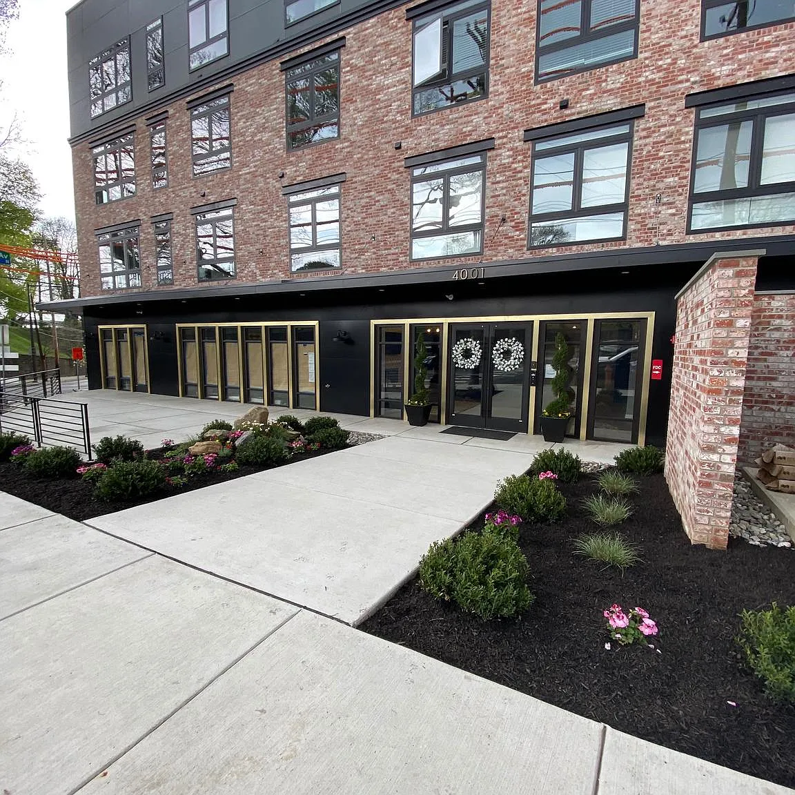 1 bed, 900 sqft, $1,599 — Photo 3