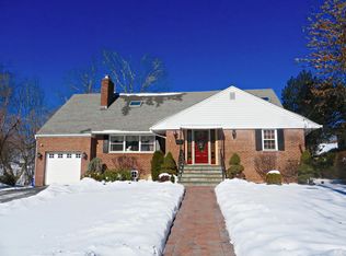 114 Shirley Ln, White Plains, NY 10607