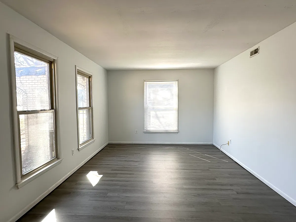 Building Photo - 109 Sieville Ave #101