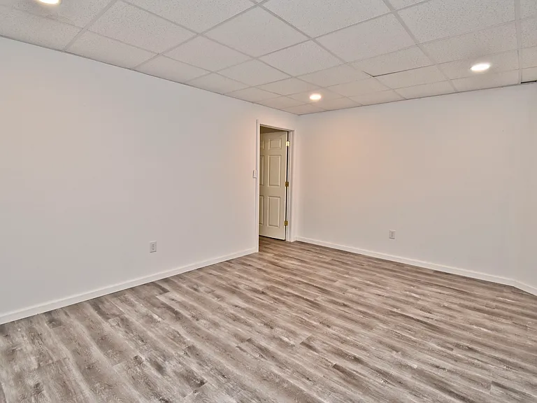 557 Marco Way — Photo 44