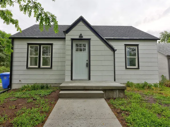 512 S Randall Ave, Moundridge, KS 67107