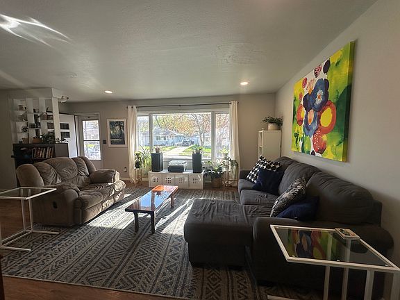 5th image of 1609 4th Ave NE #1