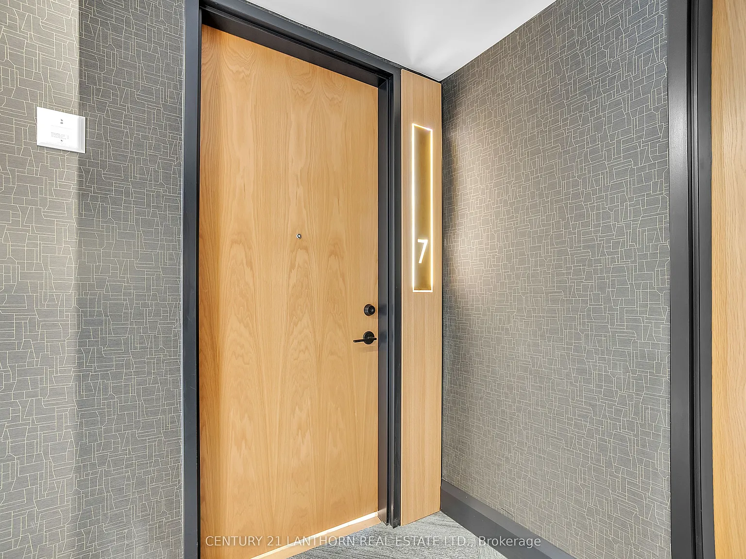2 bed, $3,500 — Photo 1