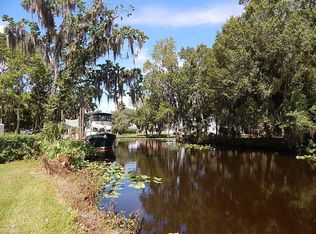 117 Riverview Cir, San Mateo, FL 32187