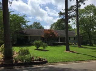 1105 Robinhood Rd, Starkville, MS 39759