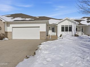 3490 28th Ave S, Grand Forks, ND 58201