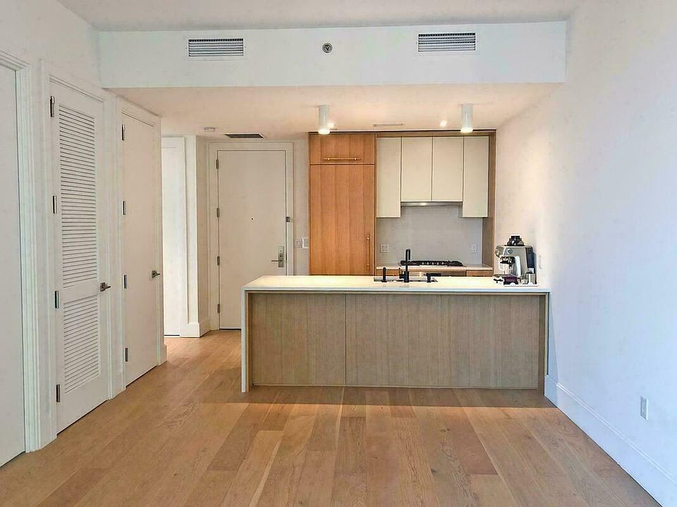 1st image of 2218 Jackson Ave #519