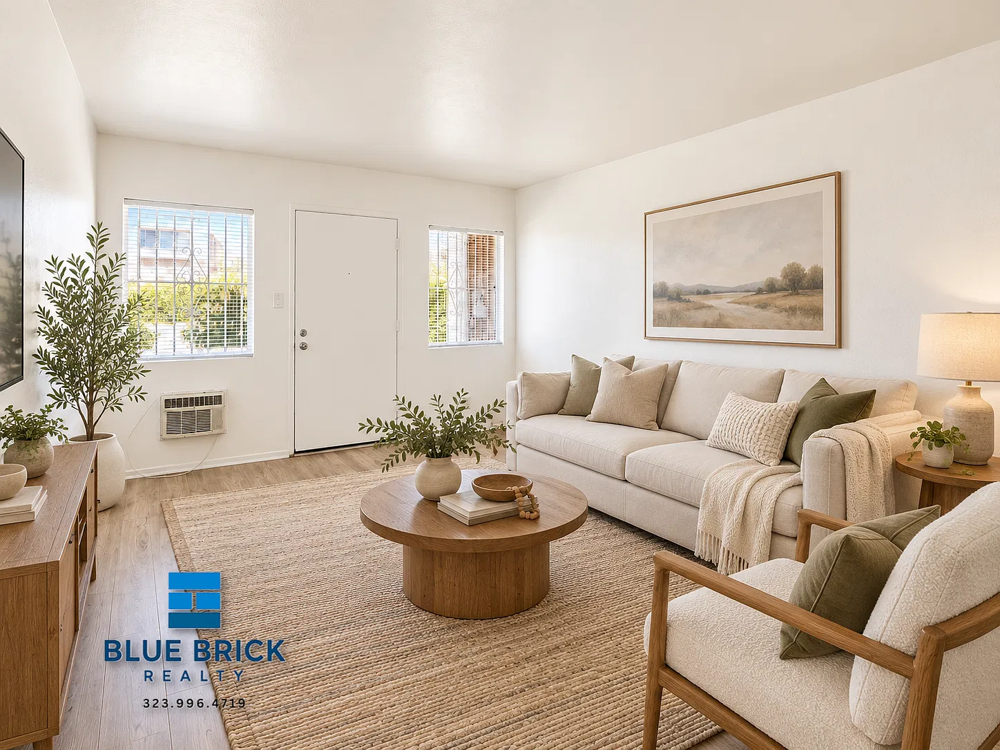 Bright 1-Bedroom with A/C, On-Site Laundry & Gated Parking — Photo 1
